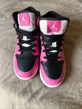 Air Jordan 1 Pinksicle (Black/White&Pink) High-Top Sneakers 5Y/EU37.5